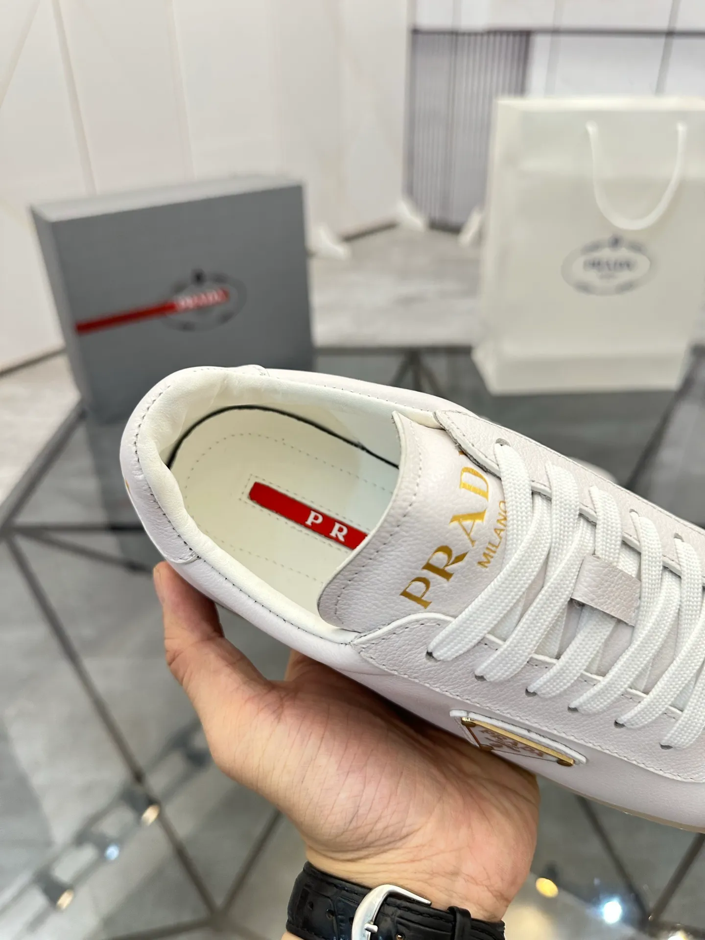 Men's shoes for sale 💰: 💰P540¥ High-end top quality Product trademark: Prada *"Prada*" low-top casual shoes Regular size: 38-45 (can be customized to 46) Product materials: imported first-layer cowhide for the upper, water-dyed cowhide lining, cowhide feet, original outsole. No.: 001